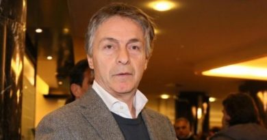 Lionello Manfredonia in esclusiva a SuperNews: “Flamini mi portò alla Lazio. L’Inter contenderà lo scudetto alla Juventus” Lionello Manfredonia in esclusiva a SuperNews: “Flamini mi portò alla Lazio. L’Inter contenderà lo scudetto alla Juventus”